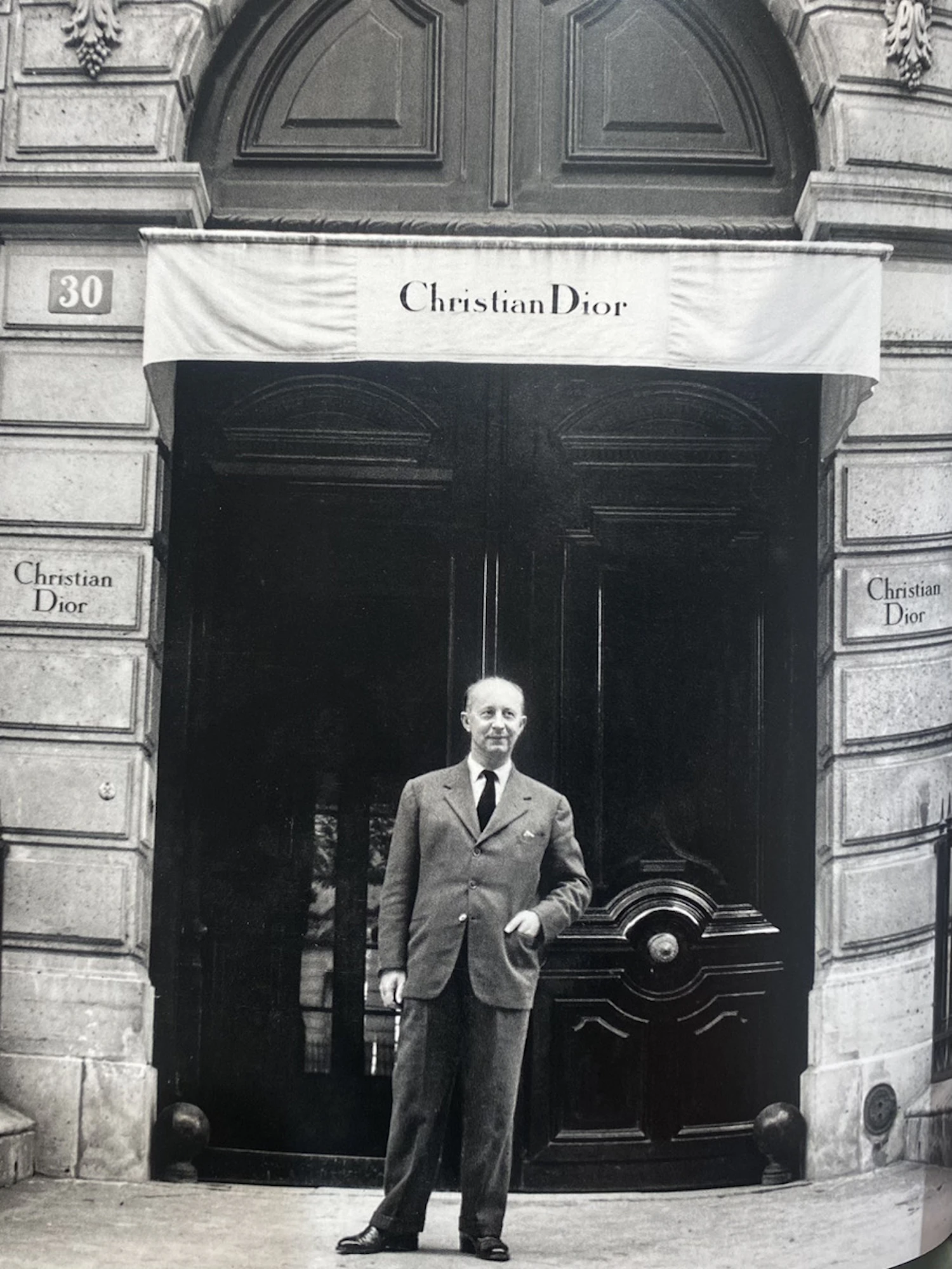 DIOR】新作「ディオールカナージュ」サングラスが登場 | クリスチャン・ディオール合同会社のプレスリリース